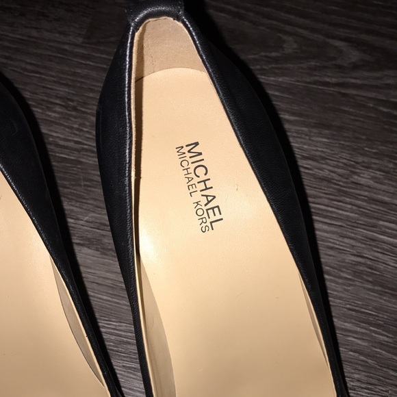 MK black leather pumps NWOT - Picture 2 of 6